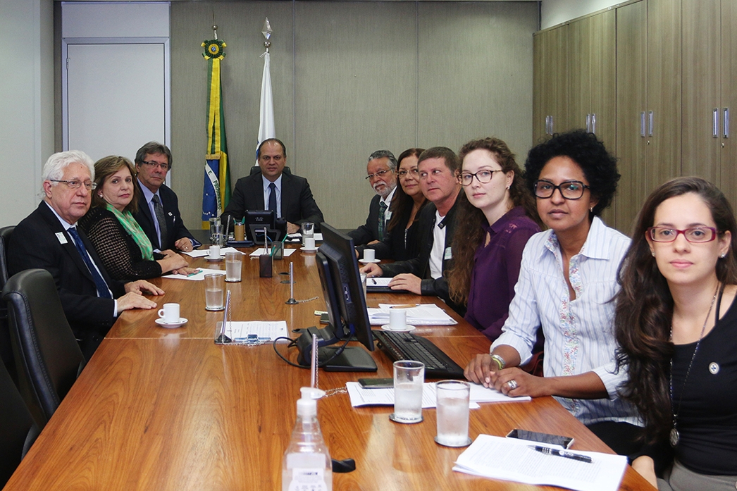 Representantes da FMB são recebidos pelo ministro da Saúde